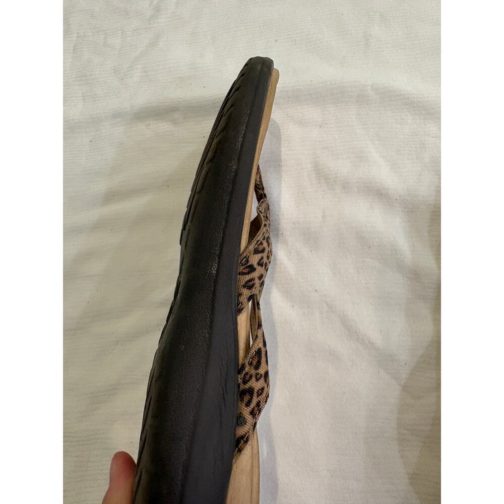 Crocs Women 11 Capri Flip Flop Sandals Leopard Print Wedge Dual Comfort Toe Post - Picture 13 of 13